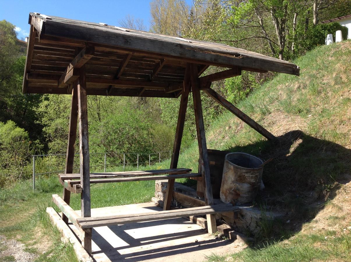 Guest Rooms Waterfall Smoljan Esterno foto