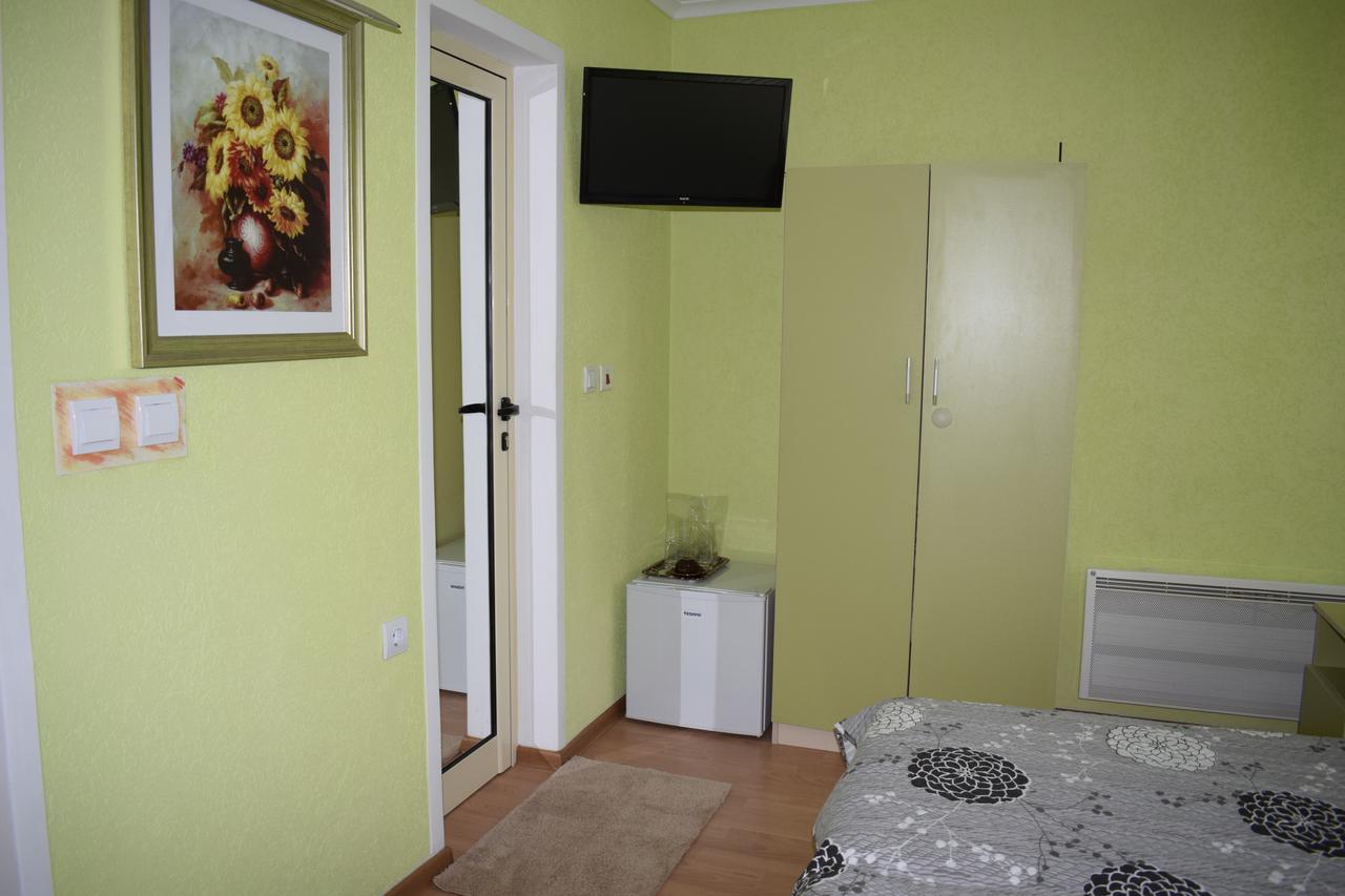 Guest Rooms Waterfall Smoljan Esterno foto