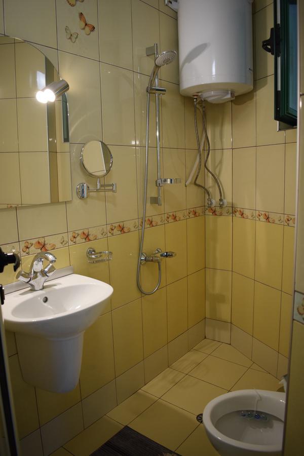 Guest Rooms Waterfall Smoljan Esterno foto