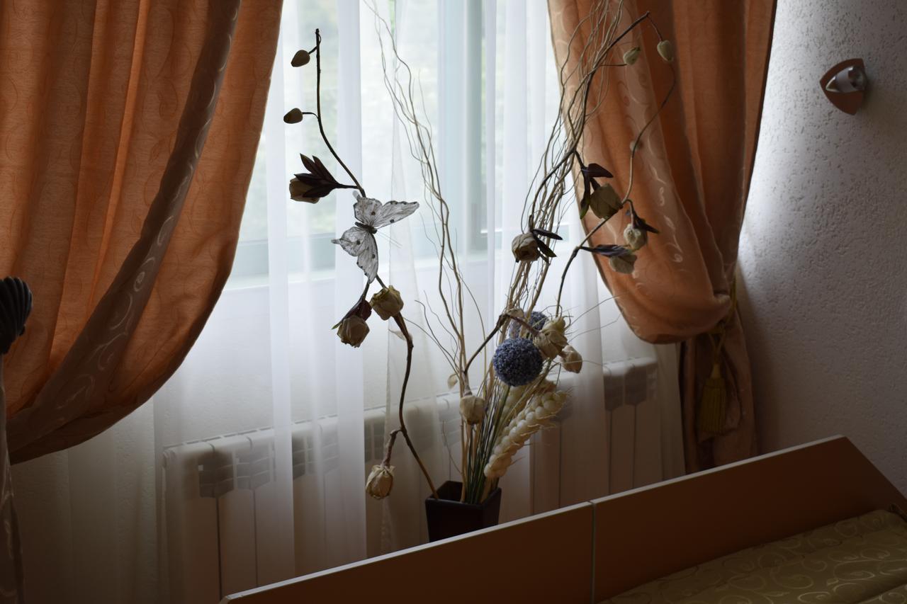 Guest Rooms Waterfall Smoljan Esterno foto